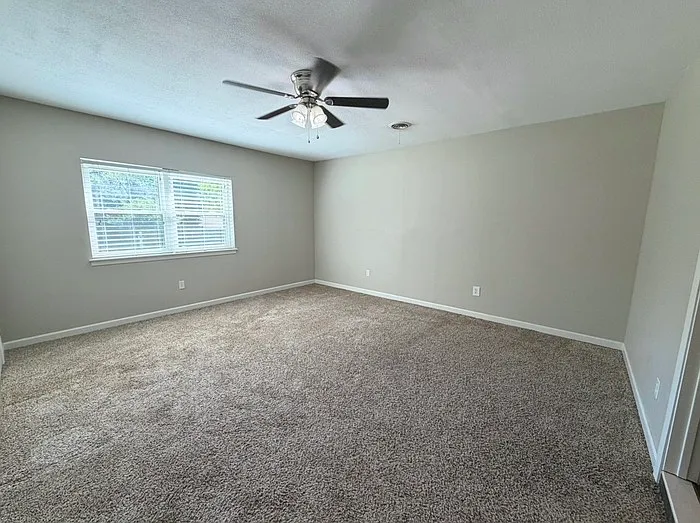 1005 Idlewood Ave — Photo 4