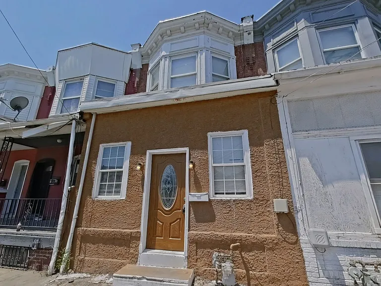 1110 Morton Ave — Photo 1