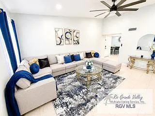 2 bed, 1.0 bath, 1070 sqft, $2,300 — Photo 3