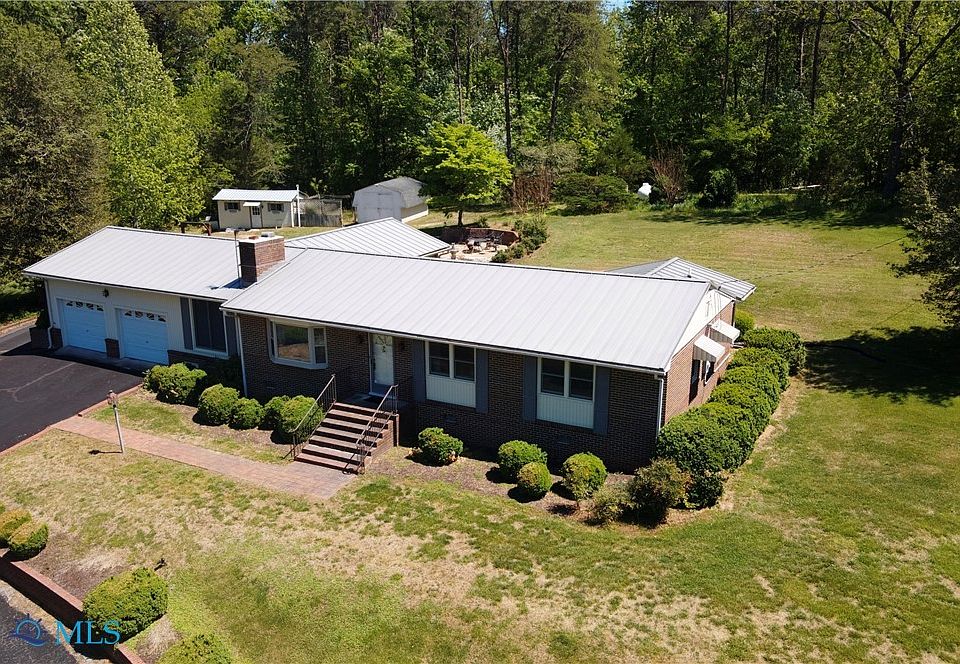 1st image of 4836 Blackstone Rd