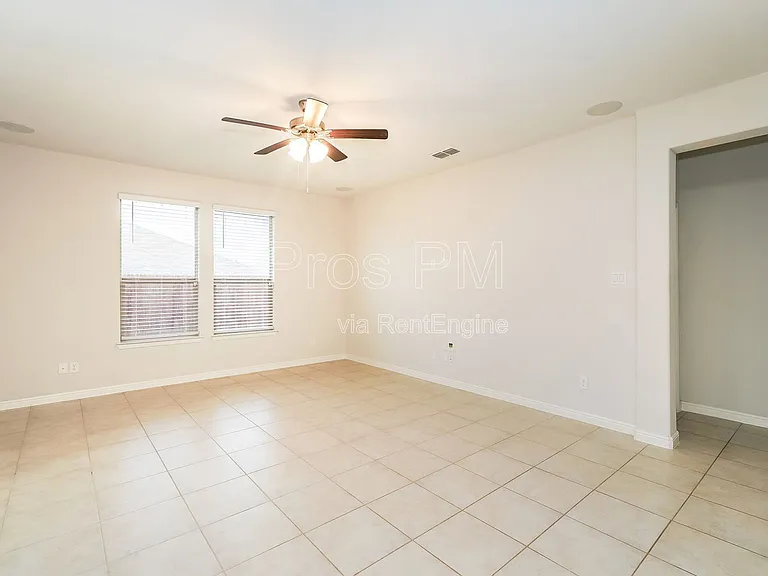 1016 Napier Way — Photo 4