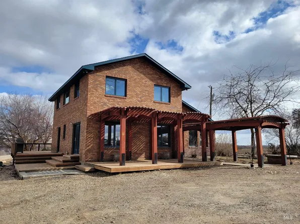 301 Douglas Rd, Ontario, OR 97914