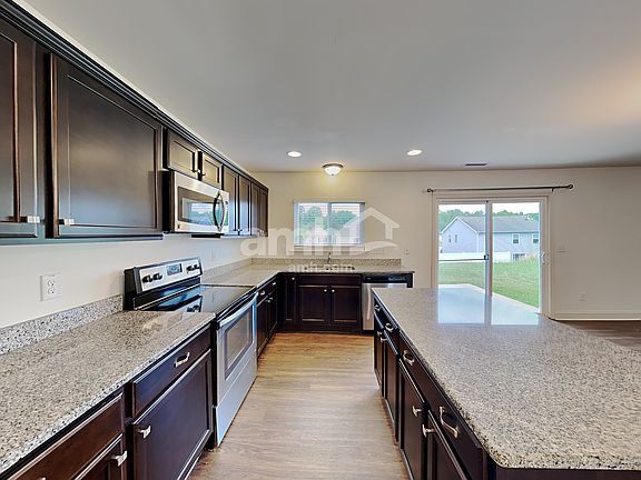 4th image of 255 Plymouth Dr