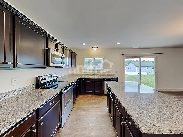 255 Plymouth Dr — Photo 4