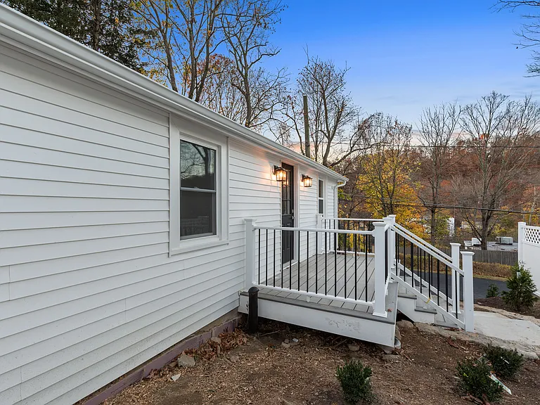 44 Bischoff Ave — Photo 3