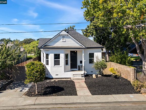 3rd image of 317 Glenn St