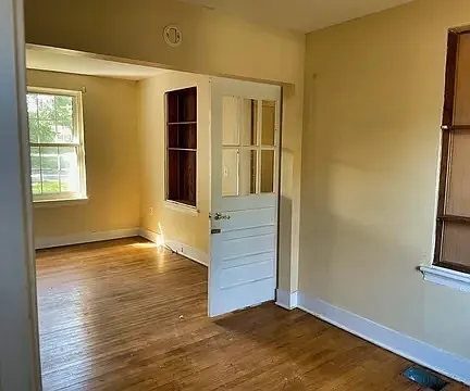 3 bed, 1.0 bath, 932 sqft, $1,675 — Photo 2