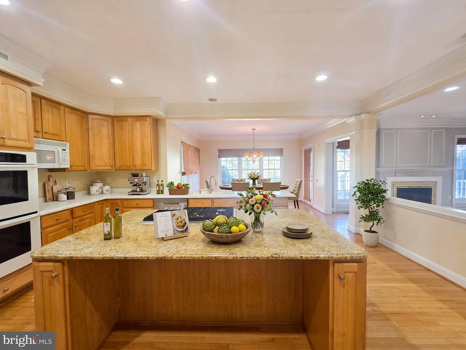 5 bed, 4.5 bath, 6573 sqft, $6,500 — Photo 4