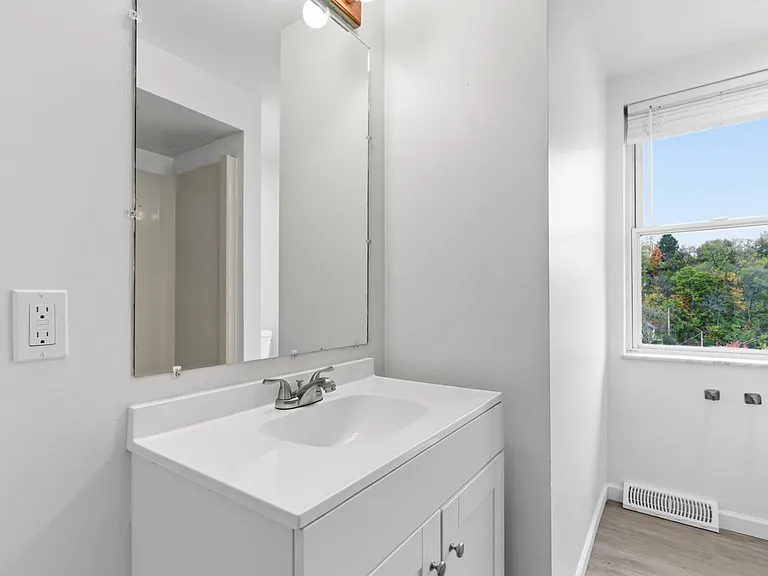 790 Highland Ave — Photo 4