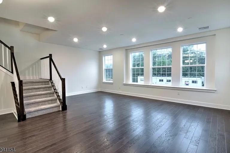 702 Parkview Ln — Photo 7
