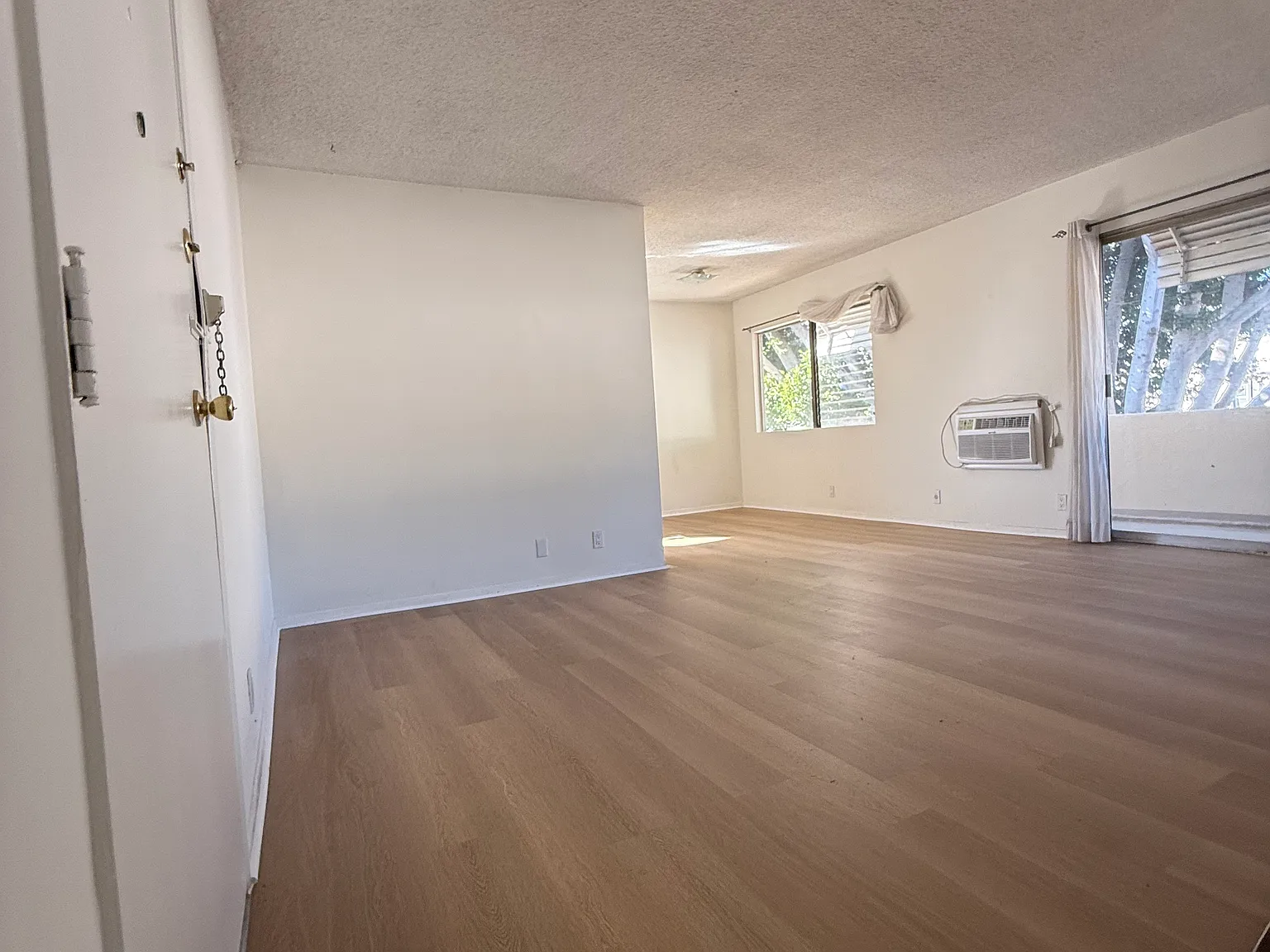 2 bed, 1100 sqft, $2,750 — Photo 2
