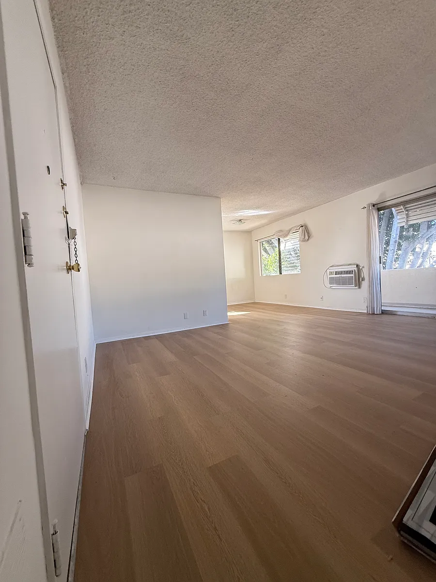 Building Photo - 934 N Genesee Ave #6