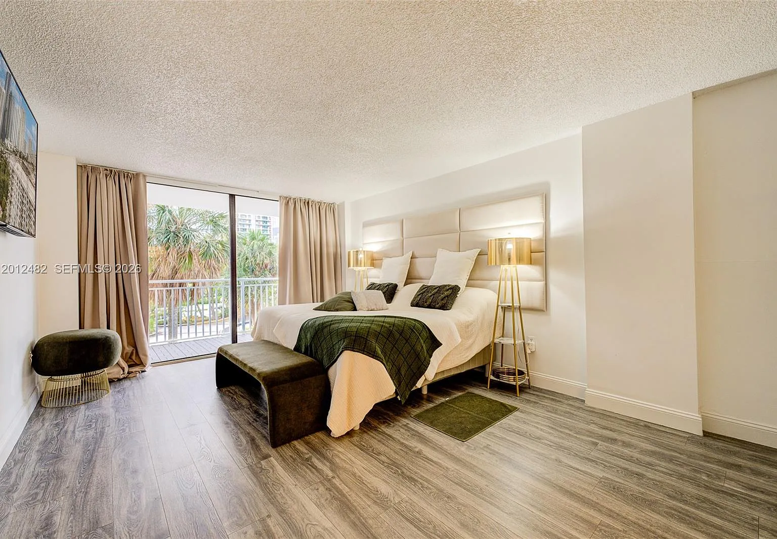 Winston Towers 600 Condo — Photo 4