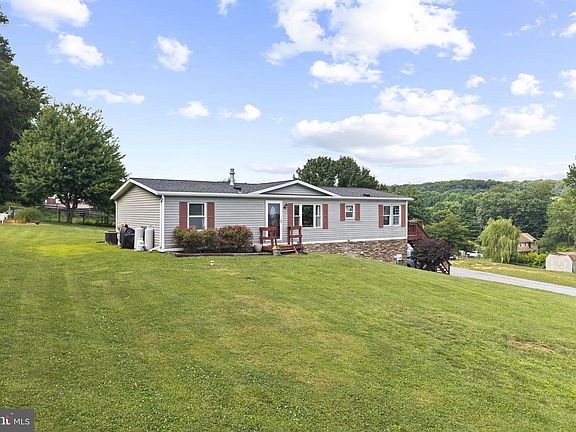 3rd image of 966 Buck Rd