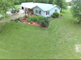 4129 N Prairie View Rd, Argenta, IL 62501