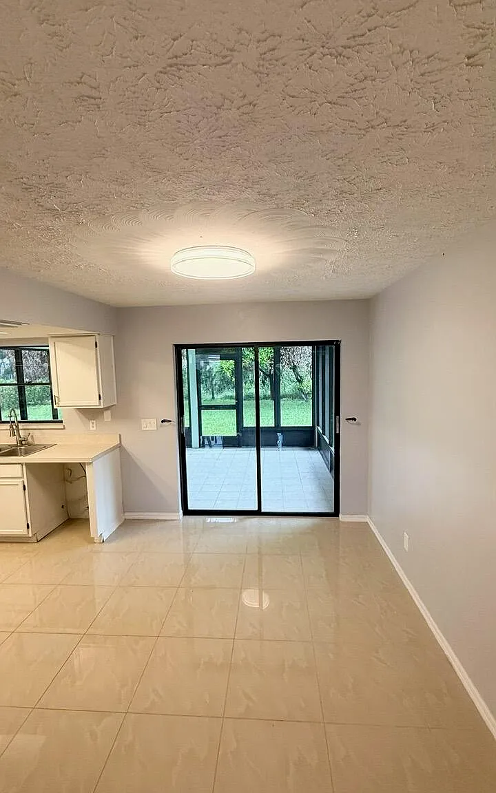 3 bed, 2.0 bath, 1249 sqft, $2,150 — Photo 3