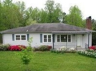 920 Harrisburg Dr SW, Lenoir, NC 28645