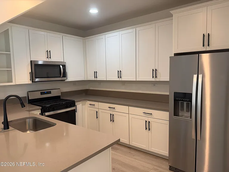 594 Cherry Elm Dr — Photo 8