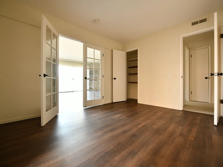 5401 Broadway Ter — Photo 17