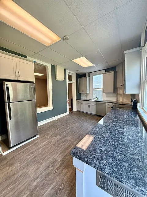 1 bed, 1000 sqft, $1,700 — Photo 3