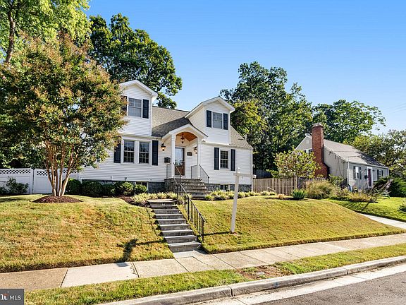 2nd image of 2401 S Culpeper St