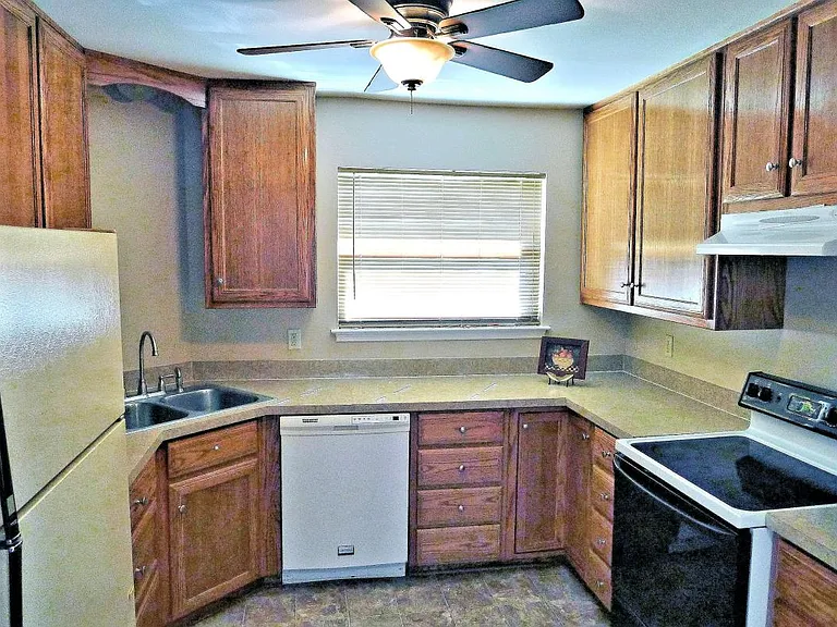 3001 Barnes Dr — Photo 7