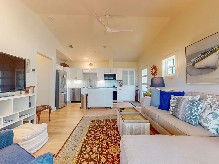 250 33rd Ave N #1 — Photo 9