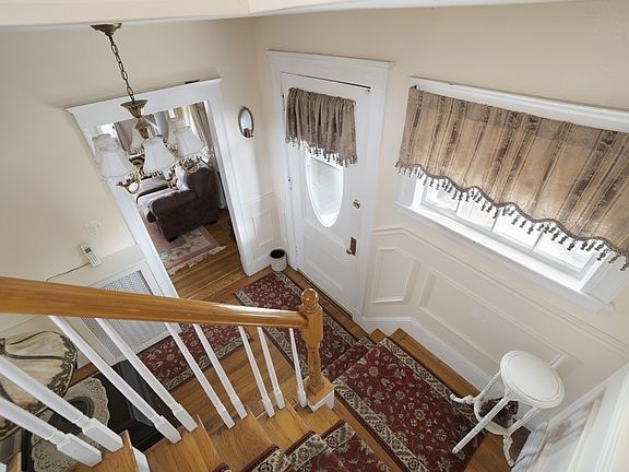 5th image of 209 Centre St #213