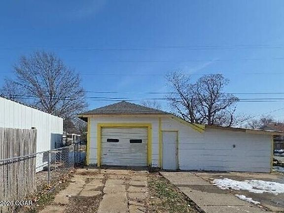 5th image of 607 Frisco St