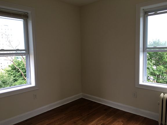 2nd image of 34 Clifton Pl #33E