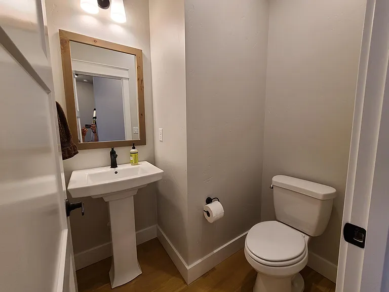 409 S Hamlin Ln — Photo 26