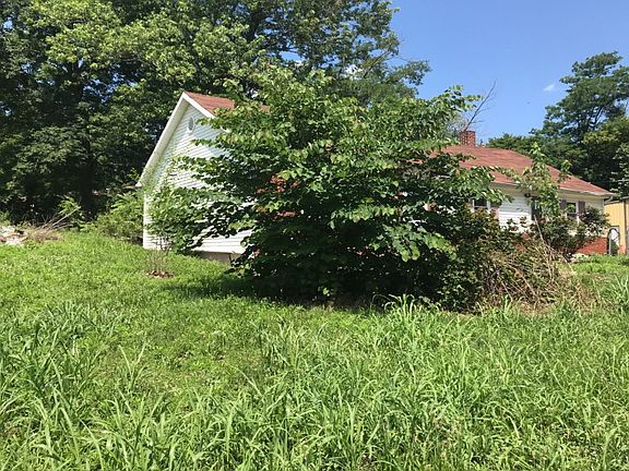 3rd image of 410 Railroad St