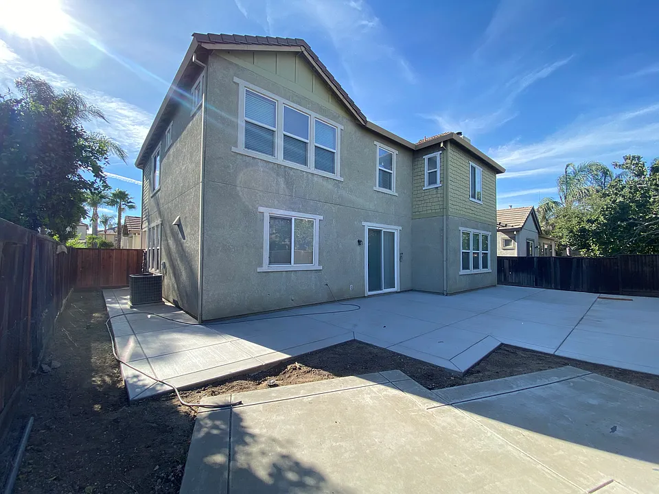 564 Presidio Pl