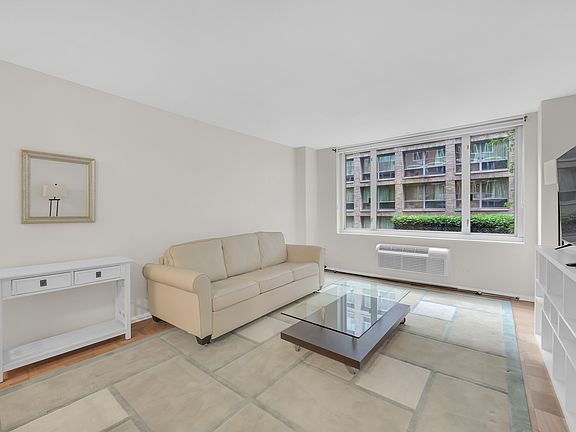 3rd image of 130 W 67th St APT 3E
