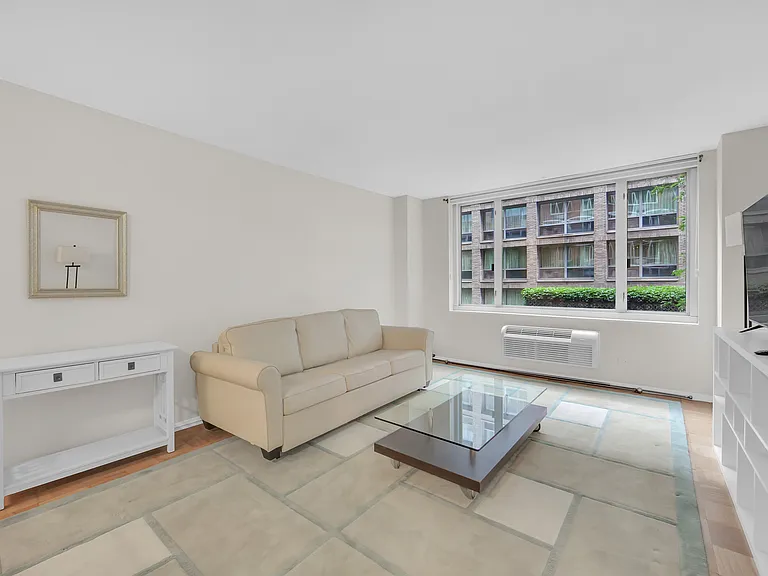 130 W 67th St #3E — Photo 3