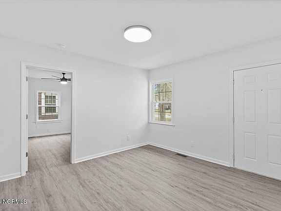 5th image of 614 S Andrews Avenue