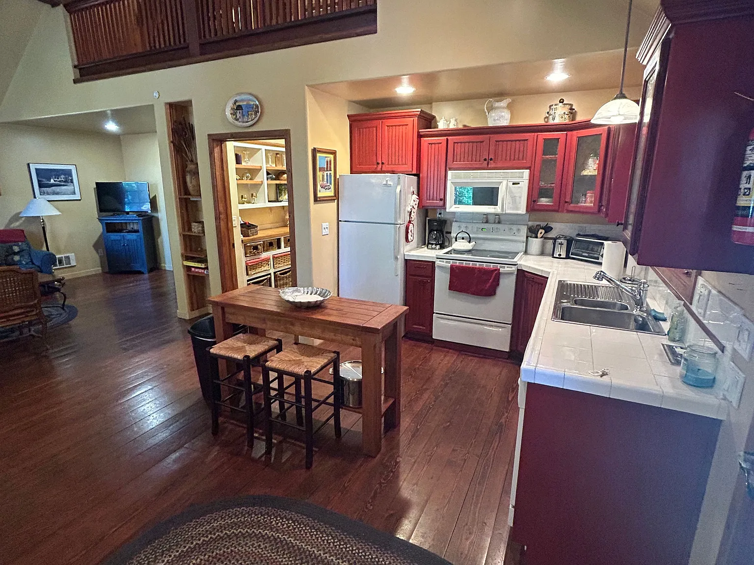 1 bed, 1.5 bath, $1,400 — Photo 3
