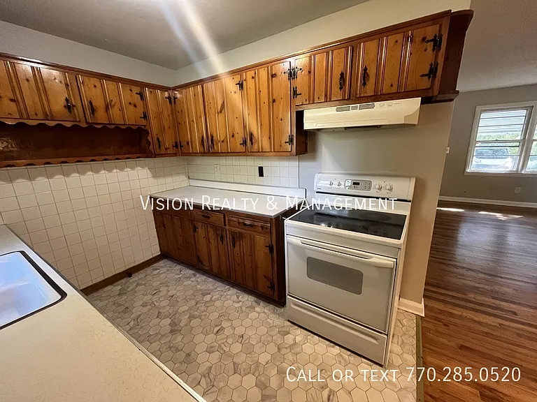 1148 Center St SW — Photo 9
