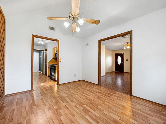 4th image of 236 Pine Ridge Dr