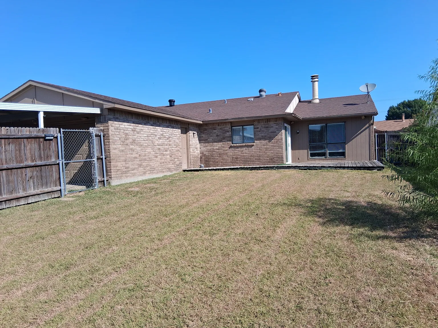 514 Button Dr — Photo 2