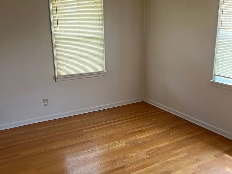 211 College Dr — Photo 18