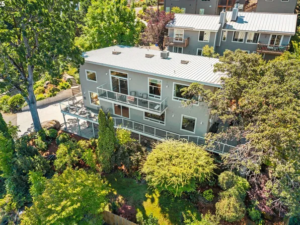 414 E 3rd St, Hood River, OR 97031