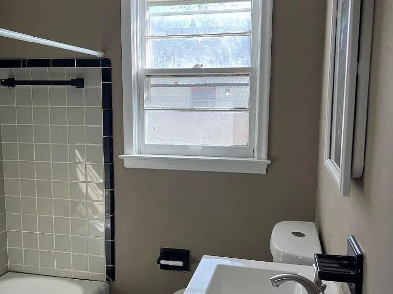 1532 Pettibone Ave — Photo 5