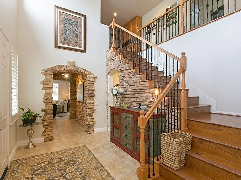 2941 Avenida Castana — Photo 4