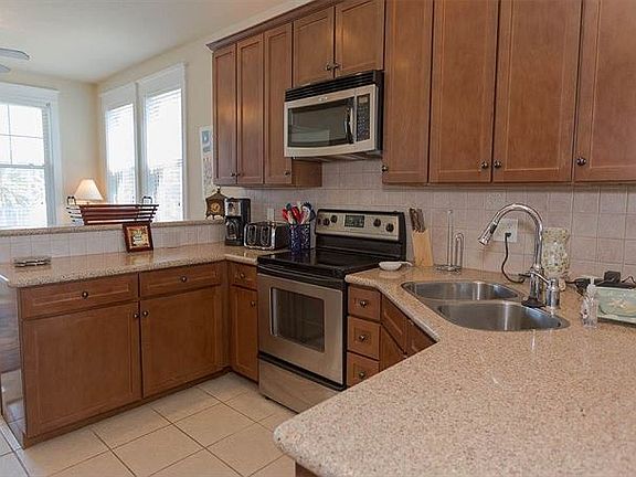 4th image of 4221 Pointe West Dr Unit 201