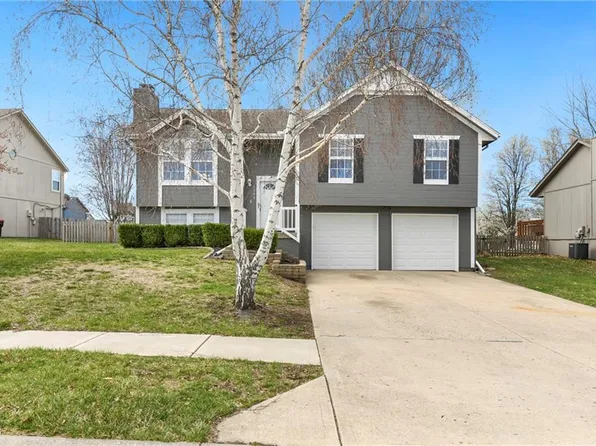 1905 Arapahoe Ct, Greenwood, MO 64034