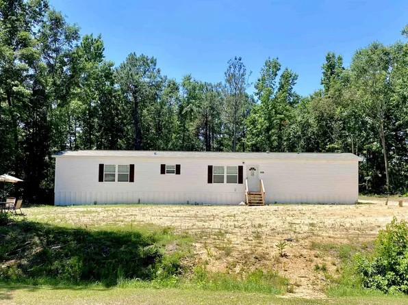 1230 Sampson Acres Dr, Clinton, NC 28328