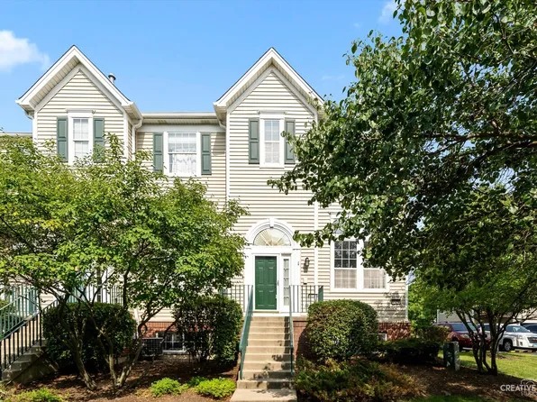 1126 Village Center Pkwy Unit 1, Aurora, IL 60506