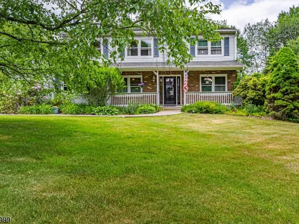 16 Camelot Dr, Mount Olive Twp., NJ 07828