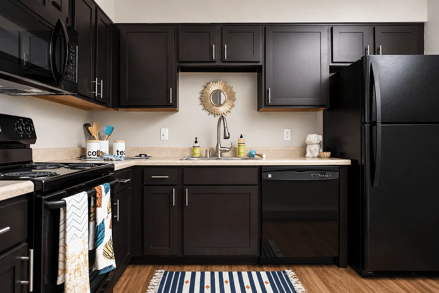 Crescent Centre Apartments & Townhomes — Photo 3